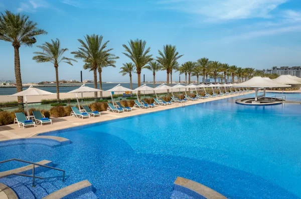 Paradise In Dubai Family of Four - 7 Nights Half Board 5* Hilton Dubai Palm Jumeirah PLUS £3,000 Spending Money Plus 3 day Marina Grand stand tickets F1 Abu Dhabi - Image 3